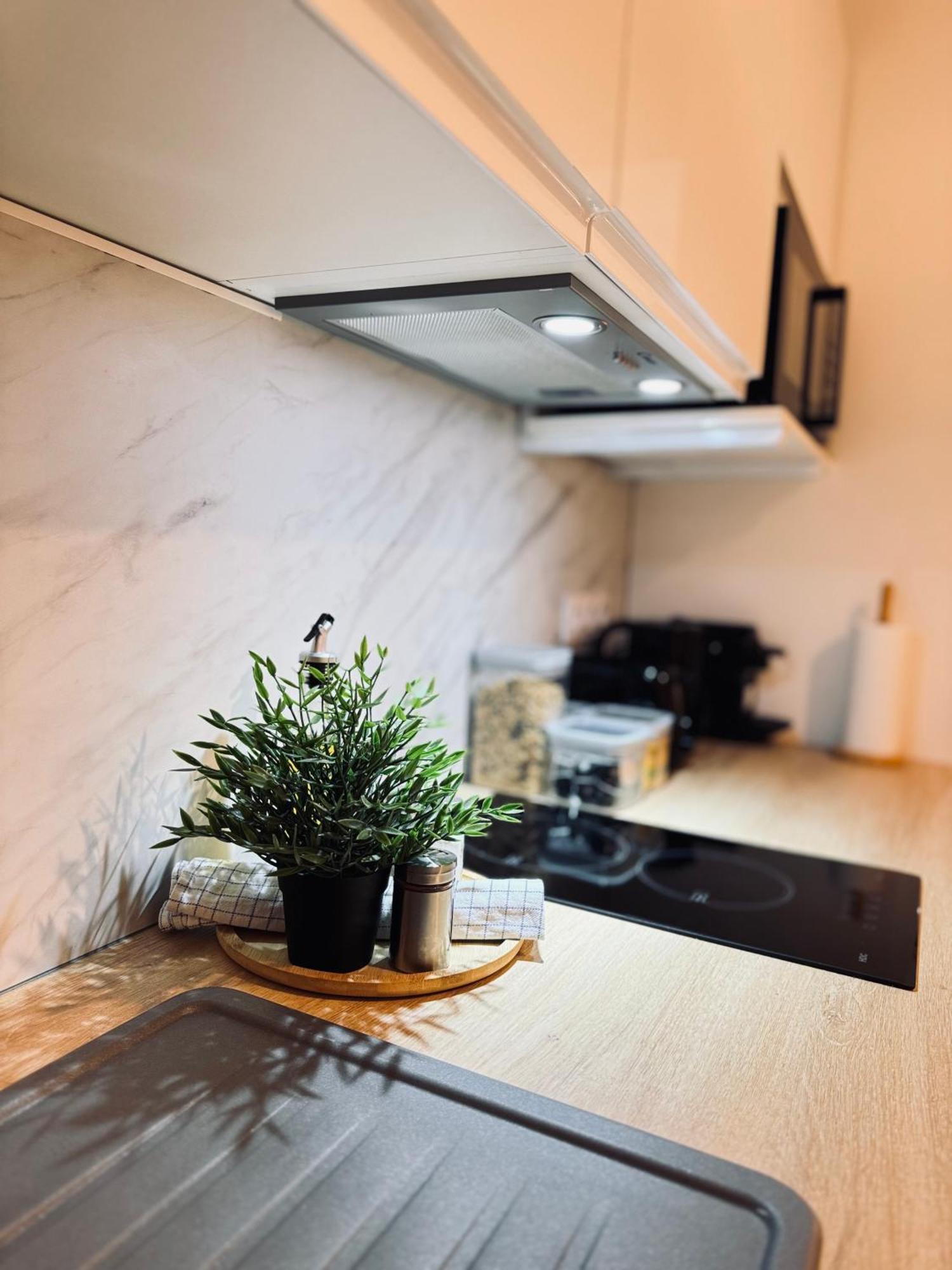 Sunshine Getaway - Stylish Studio In The Heart Of Ница Екстериор снимка